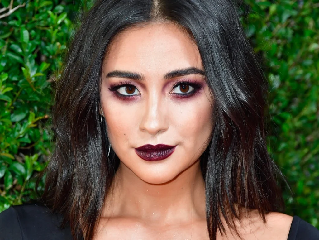 Grunge Makeup Revival: Why the ’90s Beauty Trend is Back in 2025